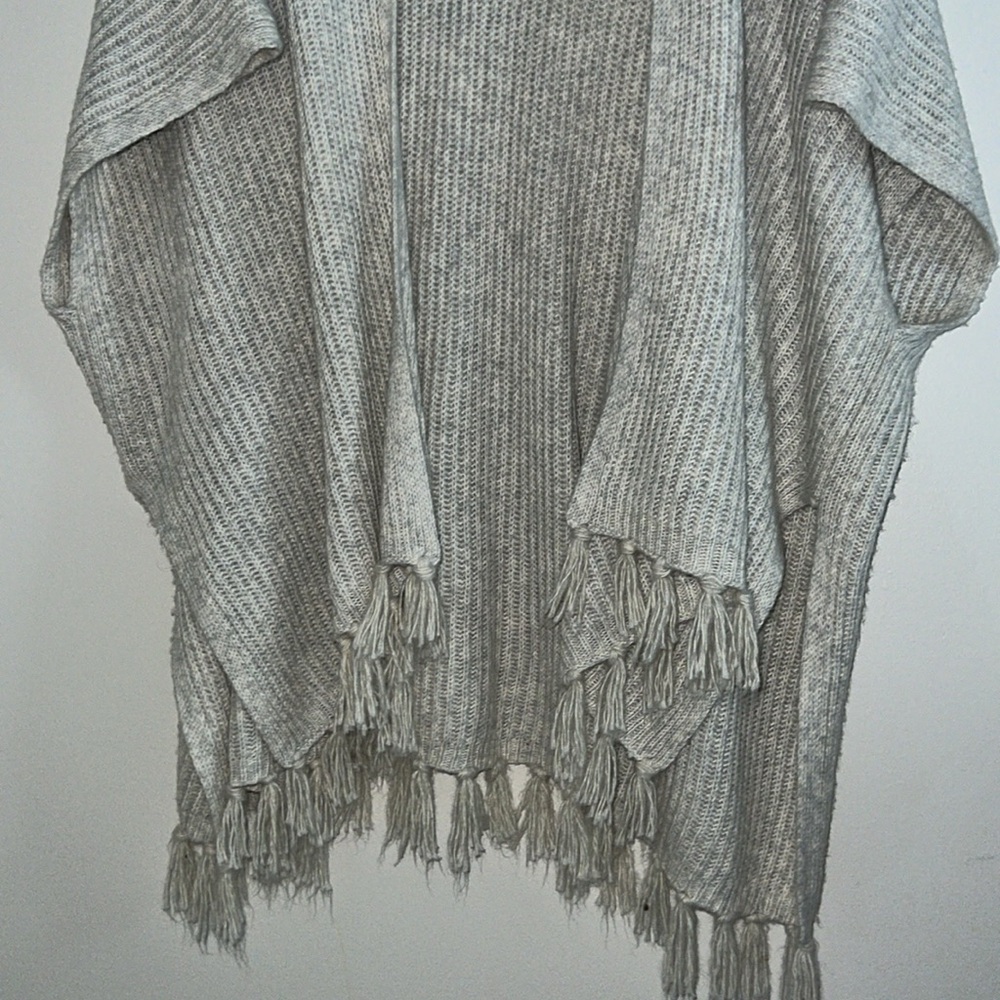 AMERICAN EAGLE - OS WOMANS OPEN KNIT CARDIGAN FRINGE SHAWL EUC NWOT - Picture 3 of 11